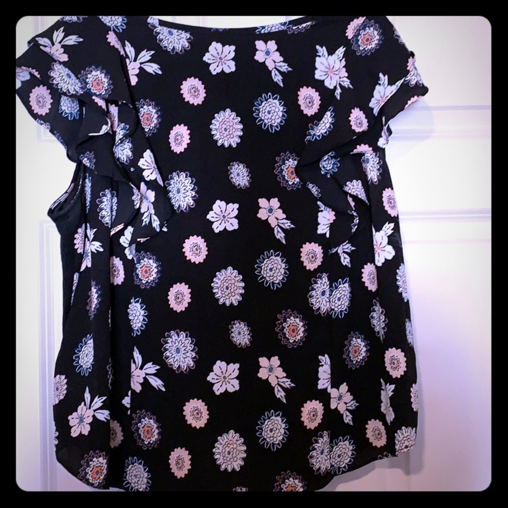 Ruffle detail short sleeve top